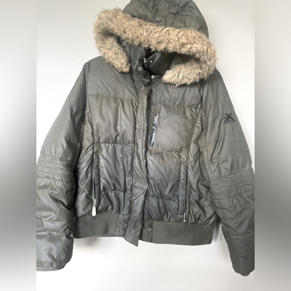 Women’s Winter Coat - Hooded Jacket - Snap & Zipper Closure - Many Pockets - L